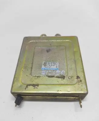 Mitsubishi Carisma Engine control unit/module MD322387