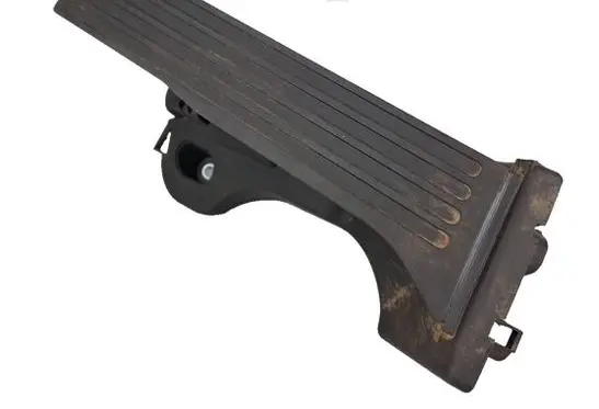 Accelerator throttle pedal