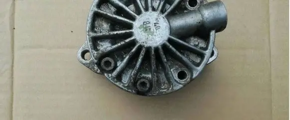 Mercedes-Benz W123 Vacuum pump 1172300064
