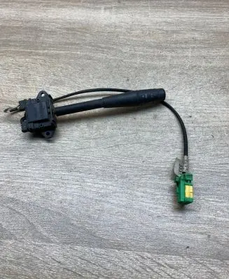 Steering wheel buttons/switches