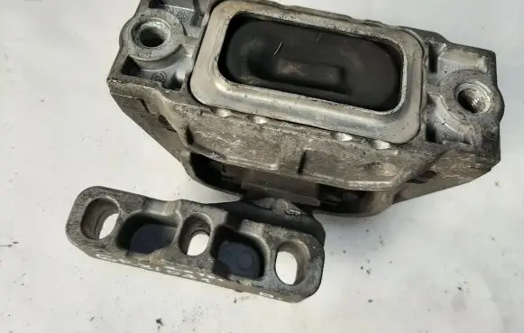 Audi A3 S3 8P Engine mount bracket 1K0199262