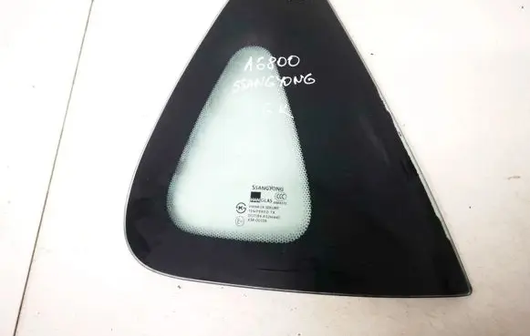 SsangYong Rexton Rear side window