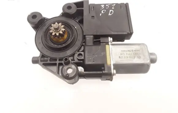 Renault Megane III Front door window regulator motor 807300004R 0130822478