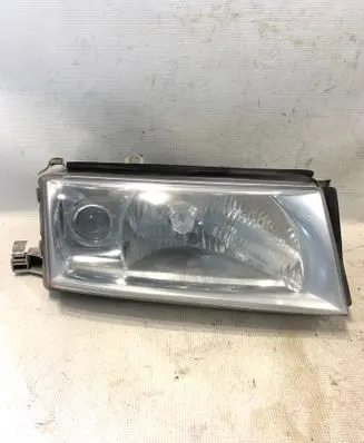 Skoda Octavia Mk1 (1U) Headlight/headlamp 086651106R