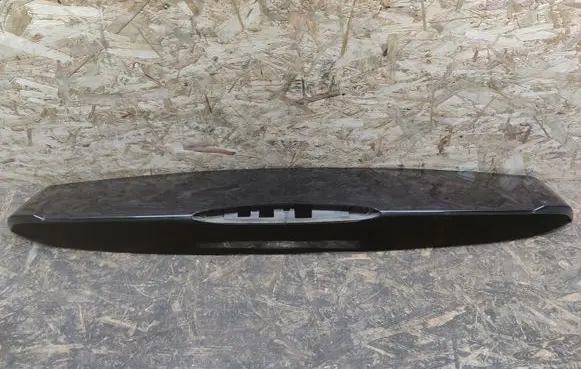Tailgate/trunk spoiler