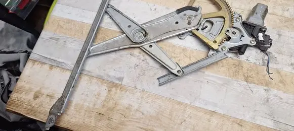 Front door window regulator with motor