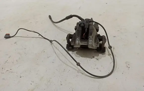 Mercedes-Benz CLS C218 X218 Rear brake caliper A2124230181