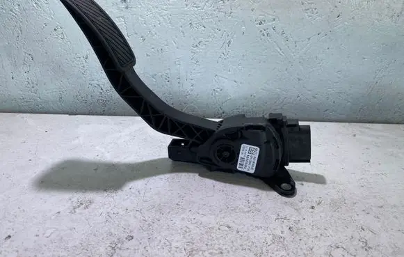 Ford Fiesta Accelerator throttle pedal 8V219F836AC C95YE04 6PV00951730