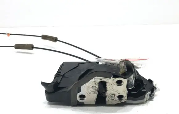 Toyota Yaris Front door lock 