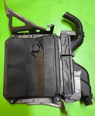 Toyota Avensis T270 Engine control unit/module 8966105D30 MB2759000183
