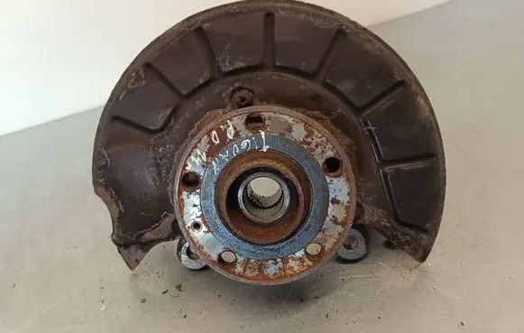 Volkswagen Tiguan Front wheel hub 