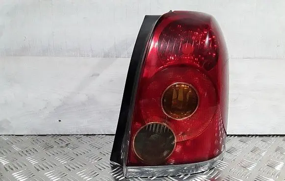 Toyota Avensis T220 Rear/tail lights koito05-50