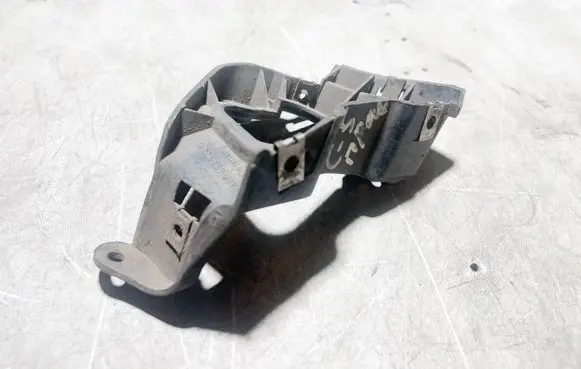 Audi A6 S6 C5 4B Fender mounting bracket 4B0853922B