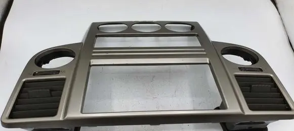 Nissan X-Trail T30 Dash center air vent grill 68260EQ100