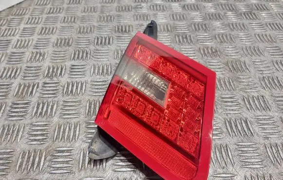 Tailgate rear/tail lights