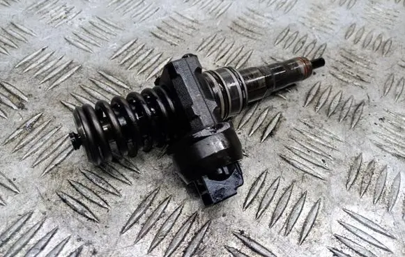 Audi A4 S4 B7 8E 8H Fuel injector