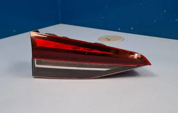 Tailgate rear/tail lights