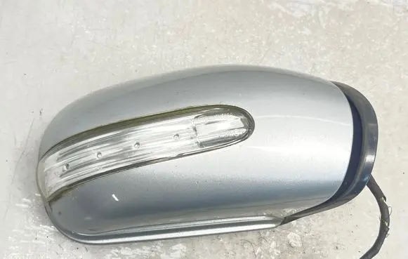 Mercedes-Benz C W203 Front door electric wing mirror 413133420