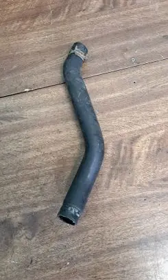 Volkswagen PASSAT B4 Engine coolant pipe/hose 357121101AD
