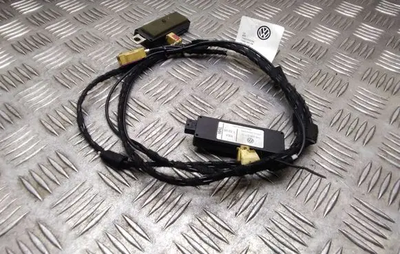 Volkswagen Multivan T5 Aerial antenna amplifier 7H5035577H 7H5035550N