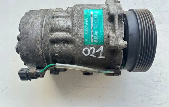 Volkswagen Golf IV Air conditioning (A/C) compressor (pump) 1J0820803A