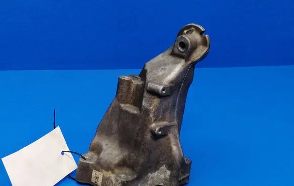 Mercedes-Benz E W212 Engine mounting bracket A6512233504 GD01555