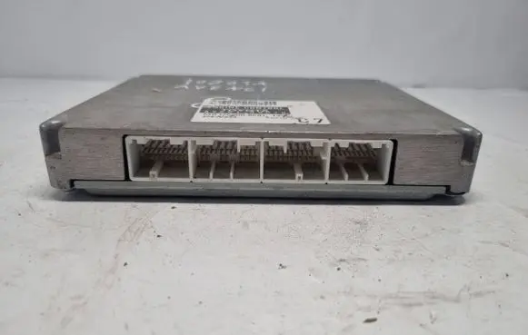 Toyota Avensis T250 Engine control unit/module 8966105C70 MB1753008681