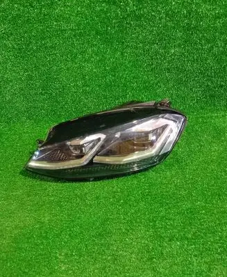 Volkswagen Golf VII Headlight/headlamp