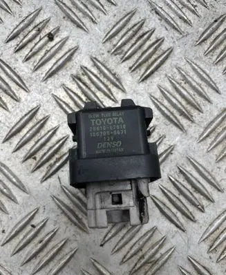 Toyota Avensis T250 Glow plug pre-heat relay 2861067010 1567000671