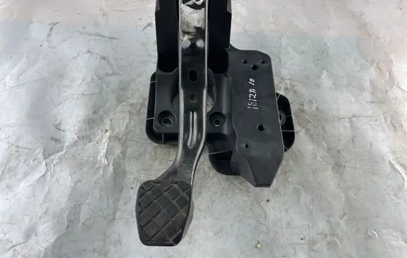 Seat Ibiza IV (6J,6P) Brake pedal 6R1721058