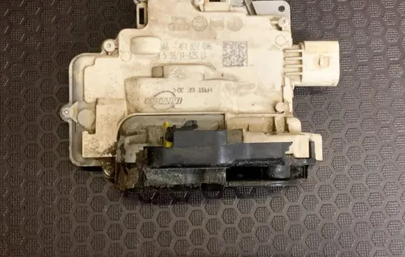 Audi A6 S6 C6 4F Front door lock 4F1837016