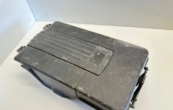 Volkswagen PASSAT B6 Battery box tray cover/lid 1K0915443C