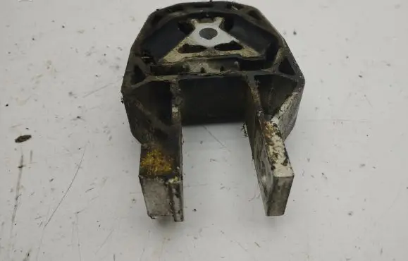 Ford Focus Engine mount bracket