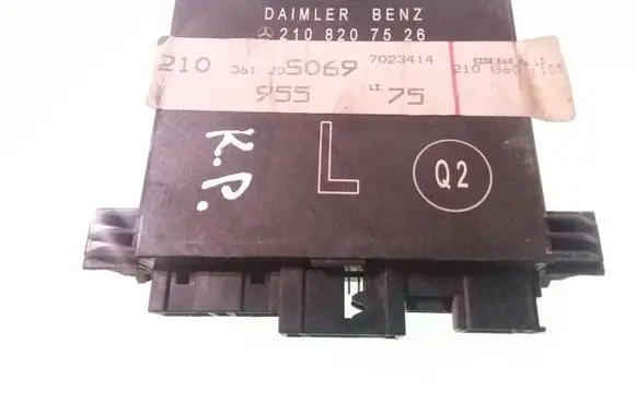 Mercedes-Benz E W210 Door control unit/module 2108207526