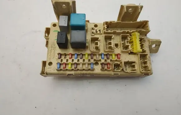 Toyota Avensis T250 Fuse box set 82641CA030F