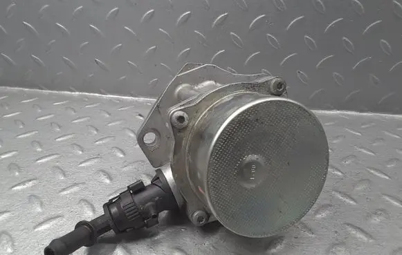 Nissan Juke I F15 Vacuum pump 8201005306B 8201005306 1110983317