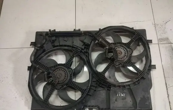 Dodge Avenger Radiator cooling fan shroud