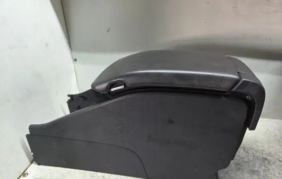 Volvo V70 Armrest 