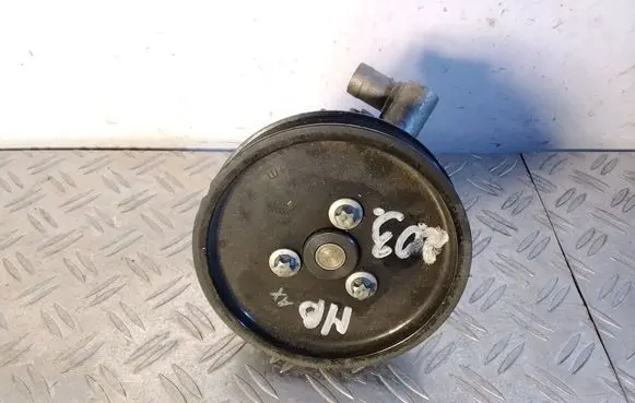 Mercedes-Benz C W203 Power steering pump A0044661301 A6112300115