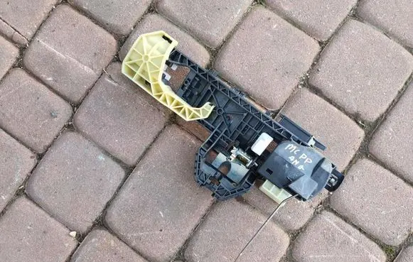 Front door exterior handle/bracket