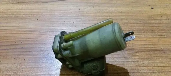 Ford Escort Windscreen/windshield washer pump 81ag17k624a