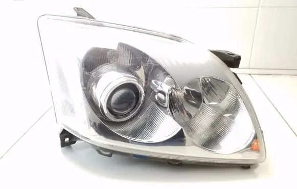 Toyota Avensis T250 Headlight/headlamp KOITO0543