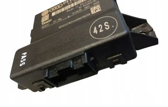 Audi A4 S4 B8 8K Gateway control module 8T0907468H