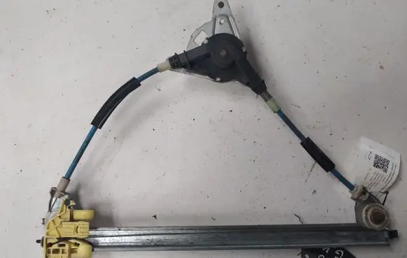 Rear door manual window regulator