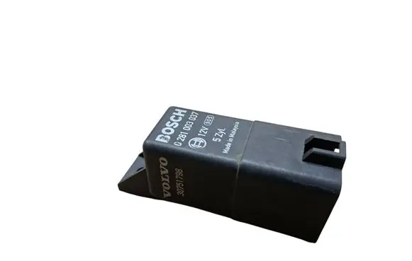 Volvo V70 Glow plug pre-heat relay 30751798 0281003037