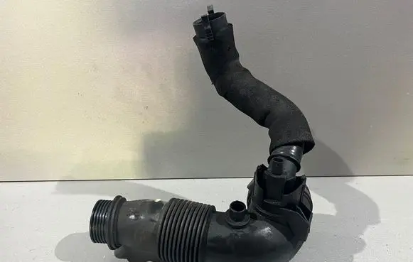 BMW 4 F32 F33 Air intake duct part 7605638