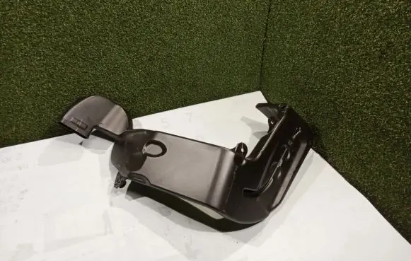 Land Rover Defender Air intake duct part L8B201906AA L8B201906