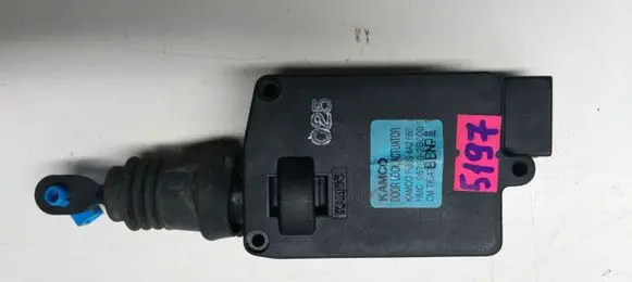 Hyundai Santa Fe Central locking motor 957502B000