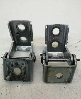 Rear door hinge set