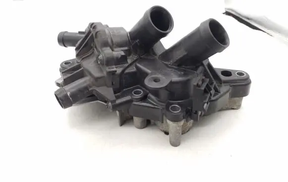 Volkswagen Jetta VI Water pump 04E121042A 04E109111J